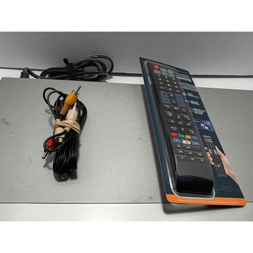 Sony DVP-ns575p DVD player comes with remote and cables works great